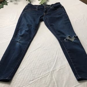 🦅 American Eagle~Distressed Jeans 🦅